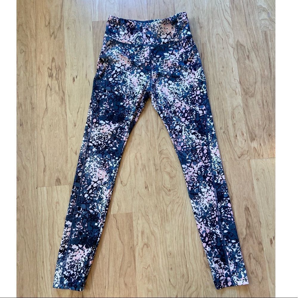 Woman’s Sportswear lefties patterned active leggings
